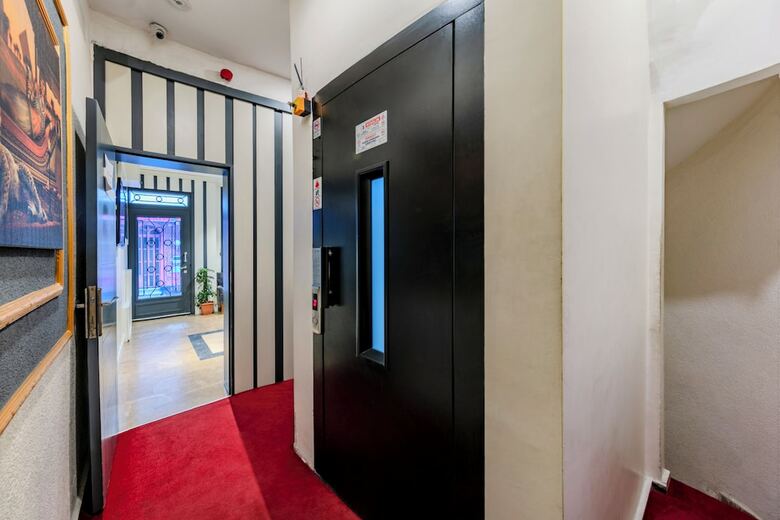Hotel La Pazza Suites