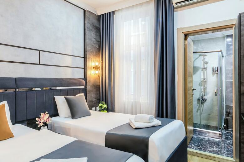 Hotel La Pazza Suites