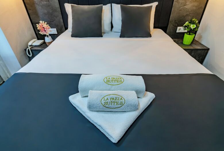 Hotel La Pazza Suites