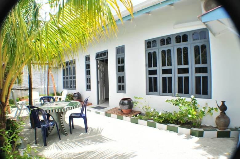 Hotel Ungoofaar Inn