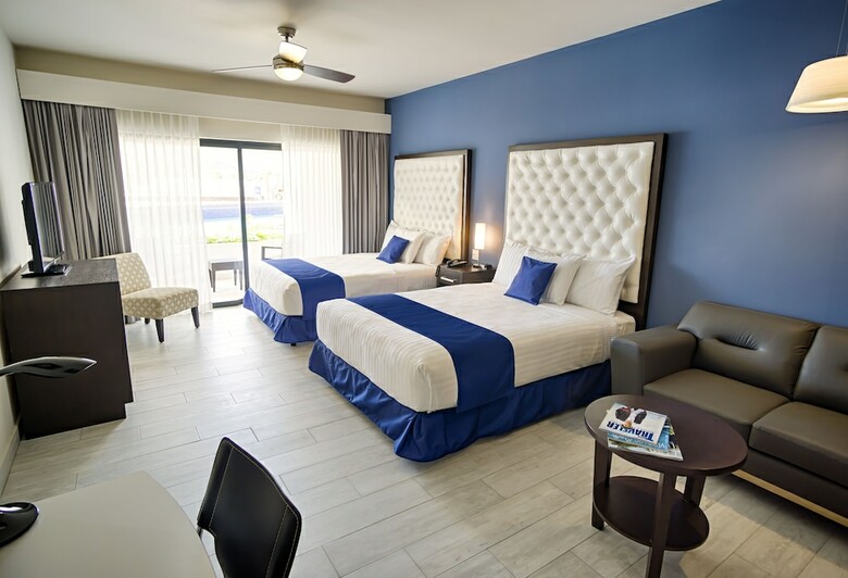 Medano Hotel And Suites