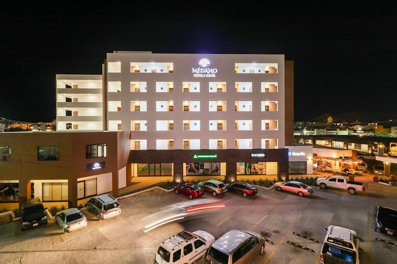 Medano Hotel And Suites