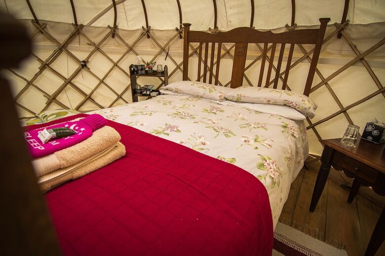 Ceridwen Glamping, Double Decker Bus And Yurts