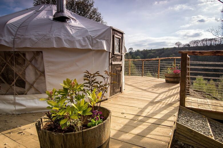 Ceridwen Glamping, Double Decker Bus And Yurts