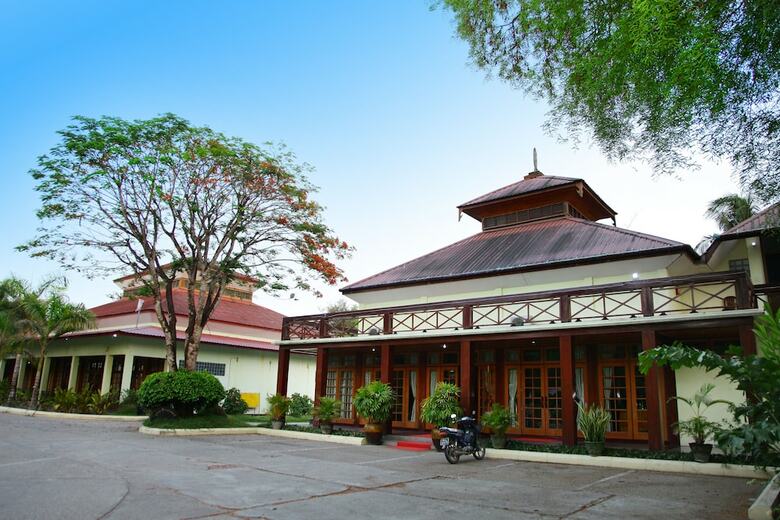 Pathein Hotel