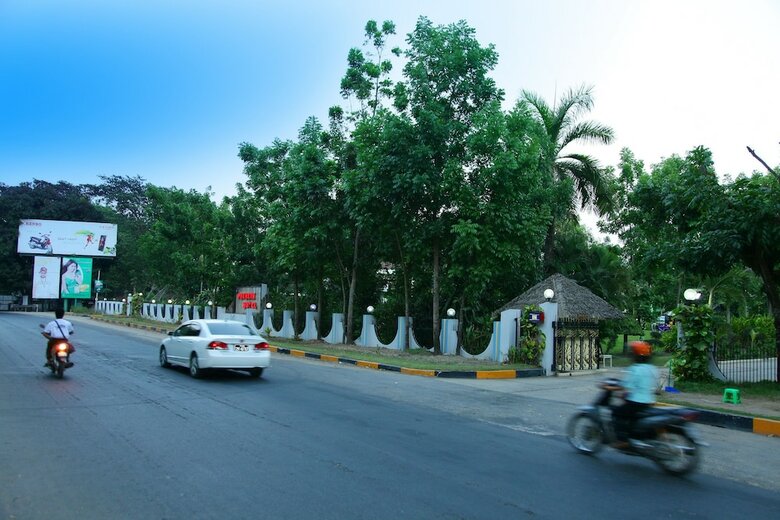 Pathein Hotel