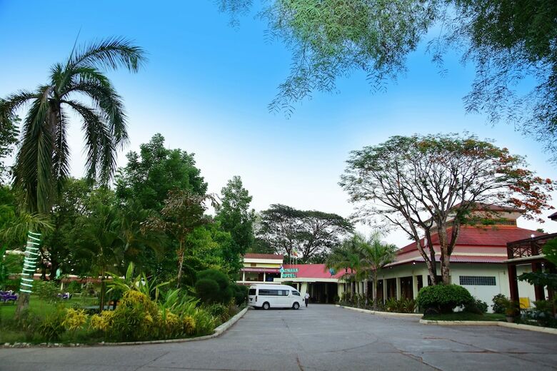 Pathein Hotel