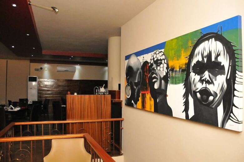 Murex Plaza Hotel & Suites