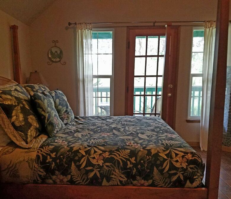 Bed & Breakfast Lava Pond Lodge