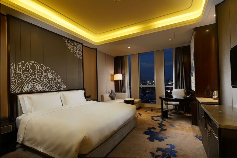 Grand Skylight International Hotel
