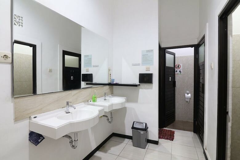 Hostal Mador Malang Dorm Hostel