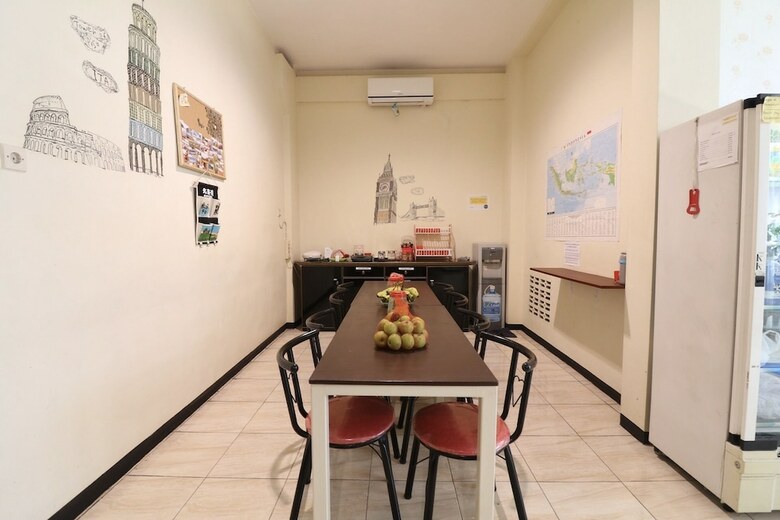 Hostal Mador Malang Dorm Hostel