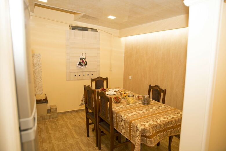 Hostal Your Hostel