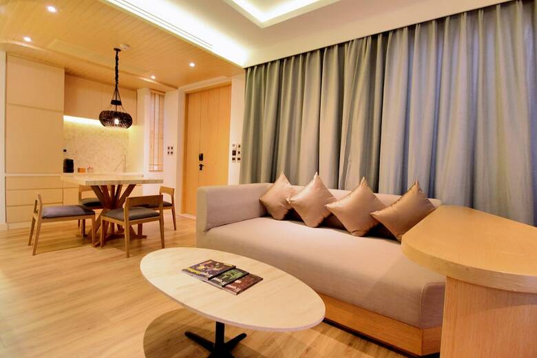 Crest Pool Villas