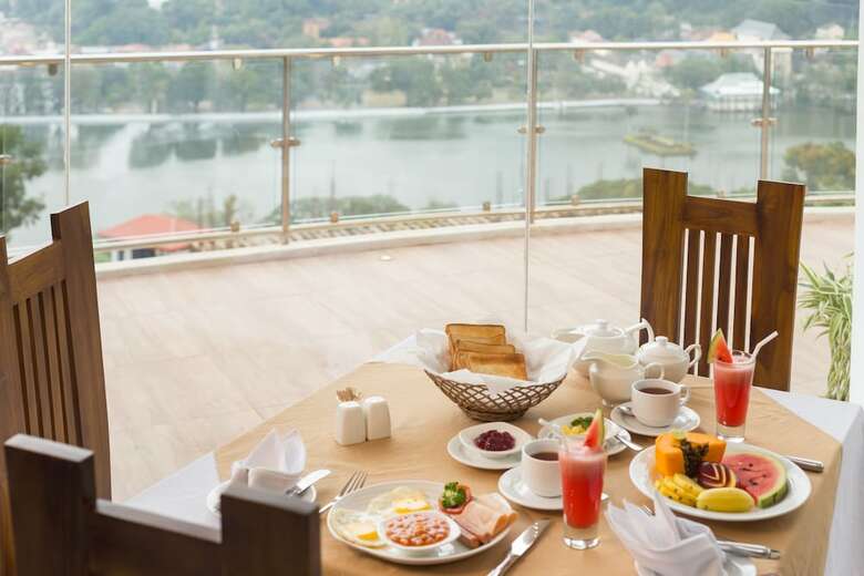 Hotel Sandriana Lake View