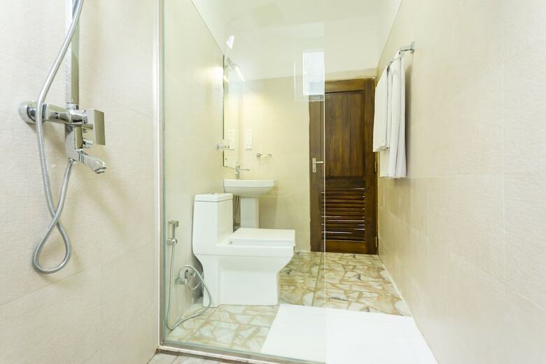Hotel Sandriana Lake View
