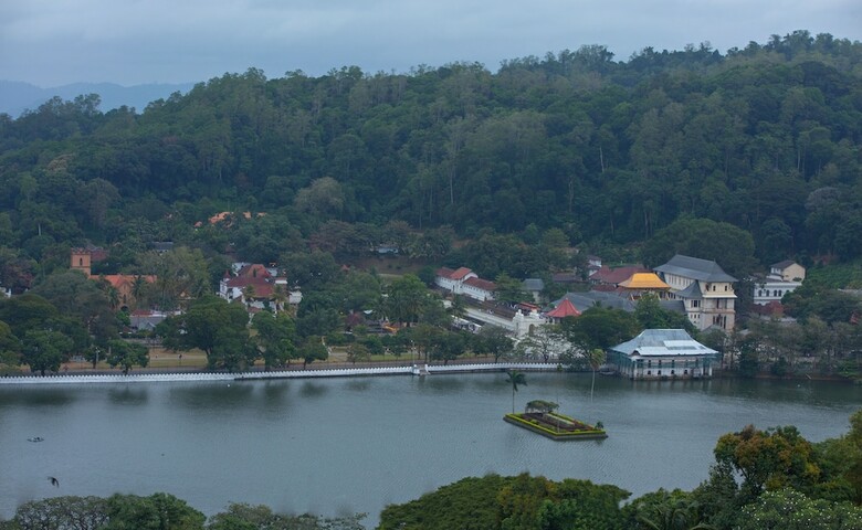 Hotel Sandriana Lake View