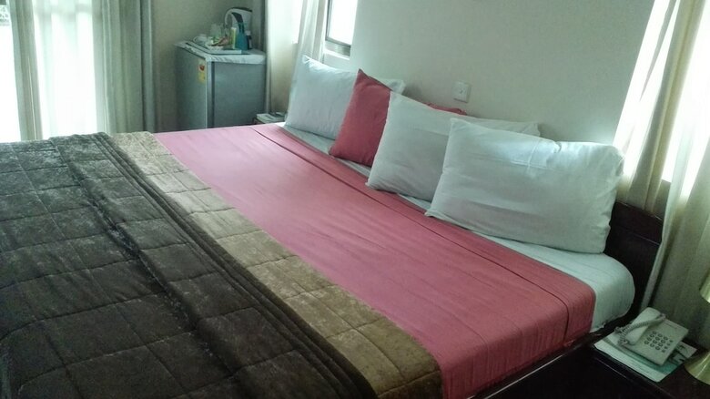 Ultimate Hotel