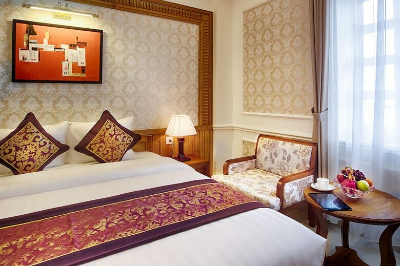 Riverside Hotel