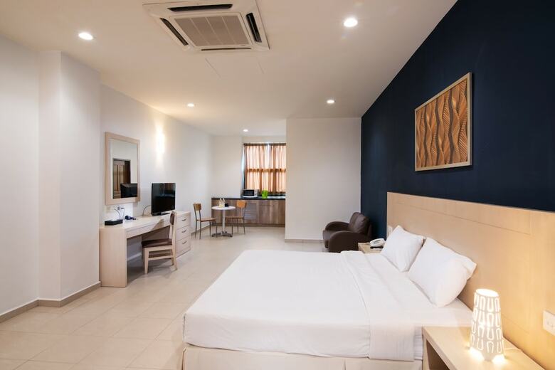 Hotel Golden View Serviced Apartment