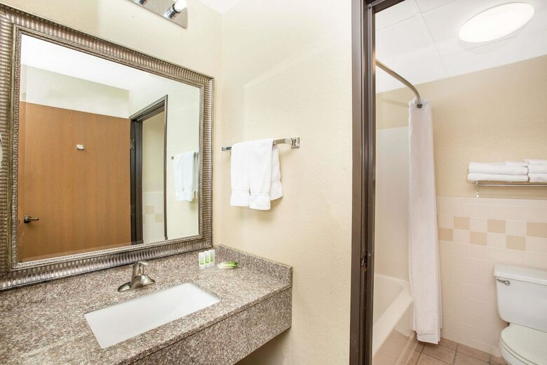 Hotel Americinn By Wyndham Lincoln North