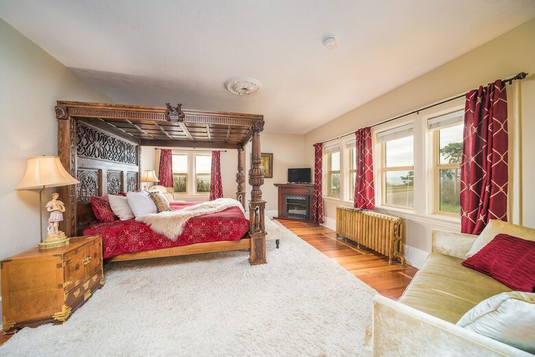 Dashwood Manor Seaside Bed & Breakfast