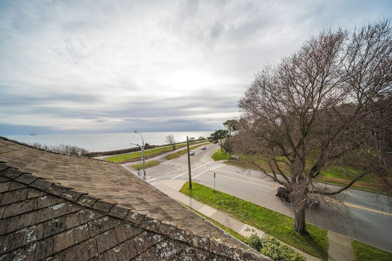 Dashwood Manor Seaside Bed & Breakfast