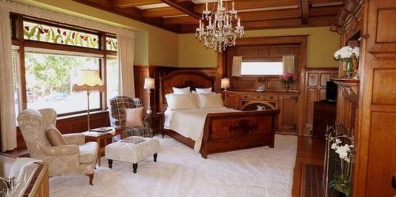 Dashwood Manor Seaside Bed & Breakfast