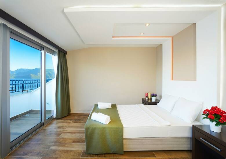 Aurasia City Hotel