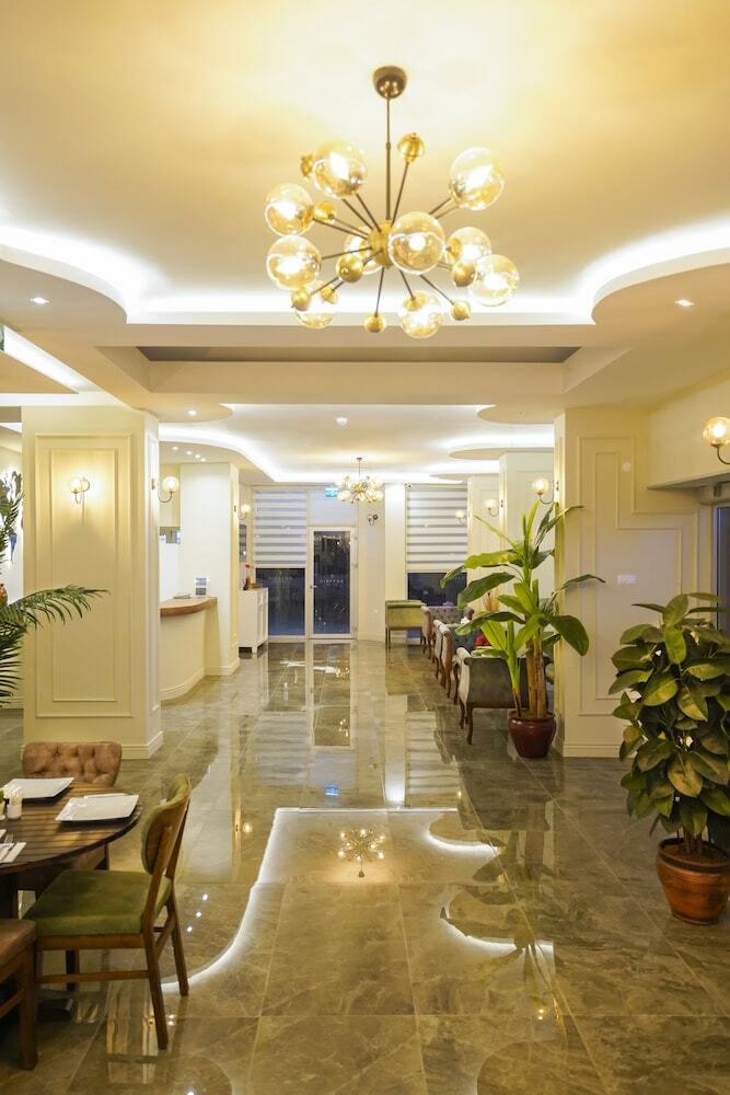Aurasia City Hotel
