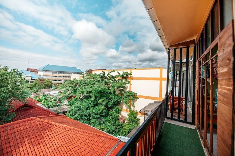 Hotel At Phra Sing