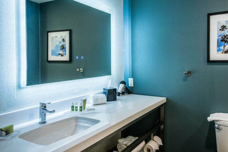 Cambria Hotel Lax