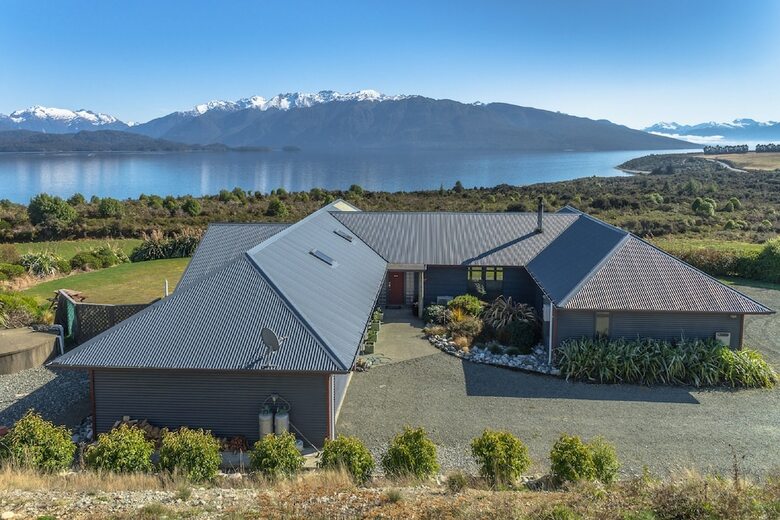 Loch Vista Lake View Villa Accommodation
