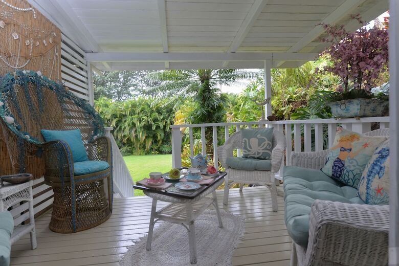Bed & Breakfast Mermaid Dreams