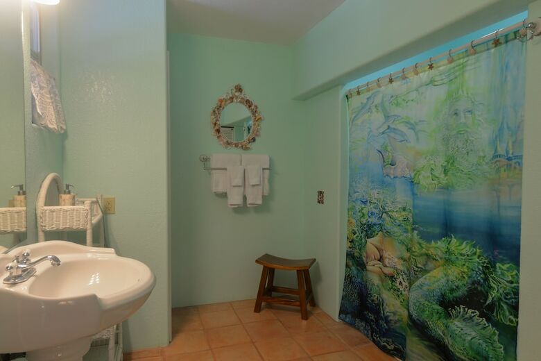 Bed & Breakfast Mermaid Dreams
