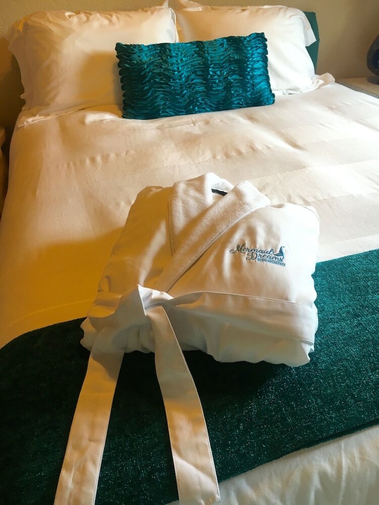 Bed & Breakfast Mermaid Dreams