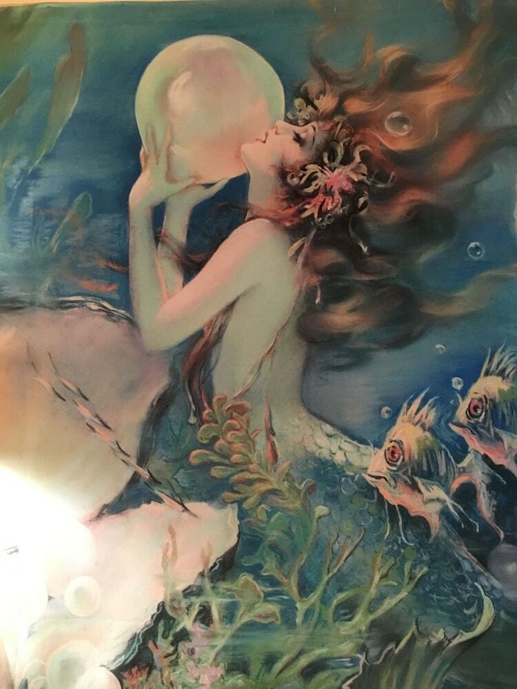 Bed & Breakfast Mermaid Dreams