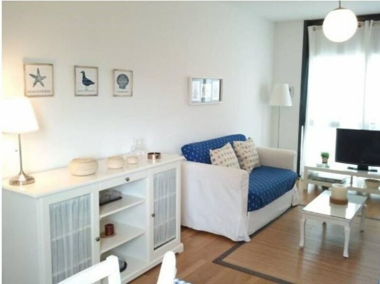 Ares 100587 2 Bedroom Apartment By Mo Rentals
