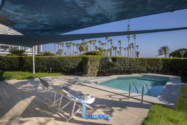 Leonardo Plaza Cypria Maris Beach Hotel & Spa