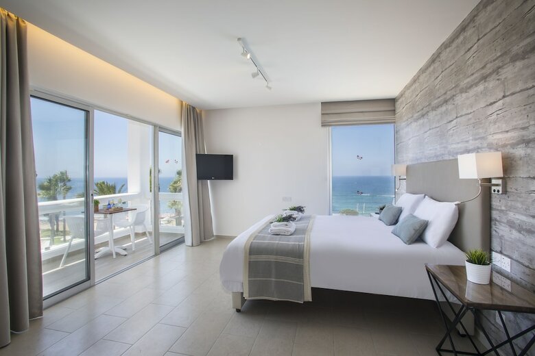 Leonardo Plaza Cypria Maris Beach Hotel & Spa