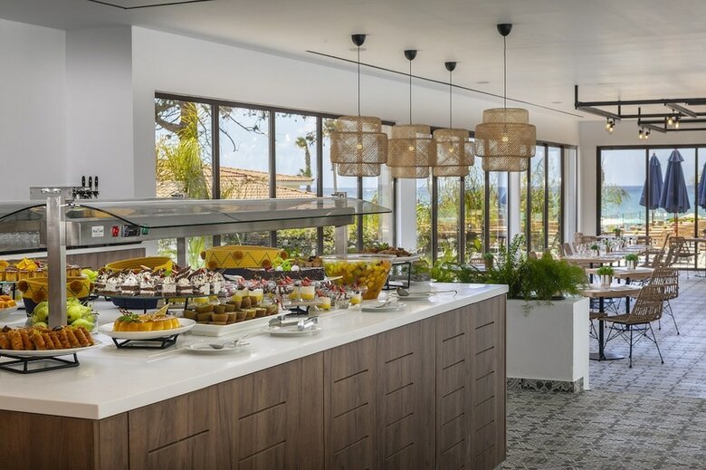 Leonardo Plaza Cypria Maris Beach Hotel & Spa