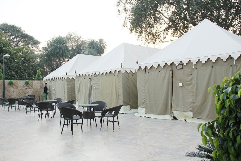 Jhansi Hotel