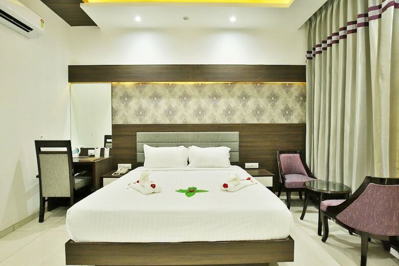 Jhansi Hotel