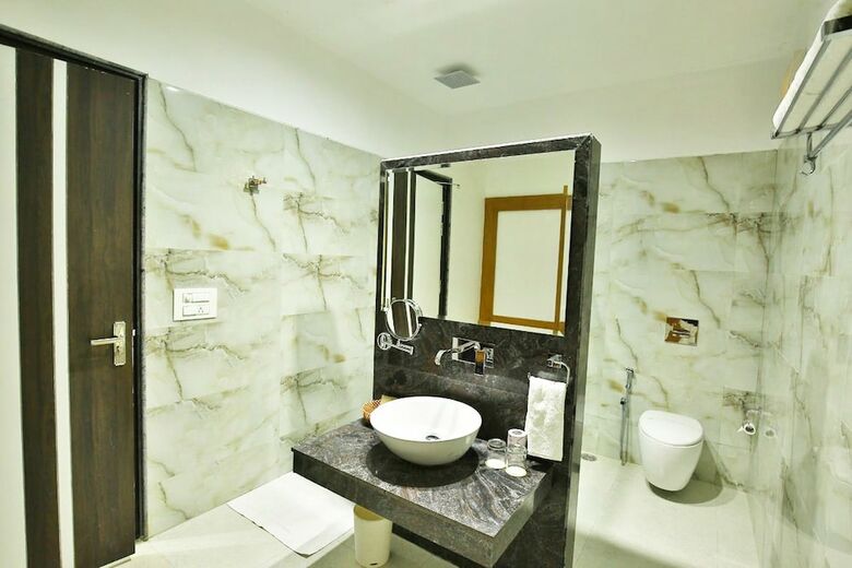 Jhansi Hotel