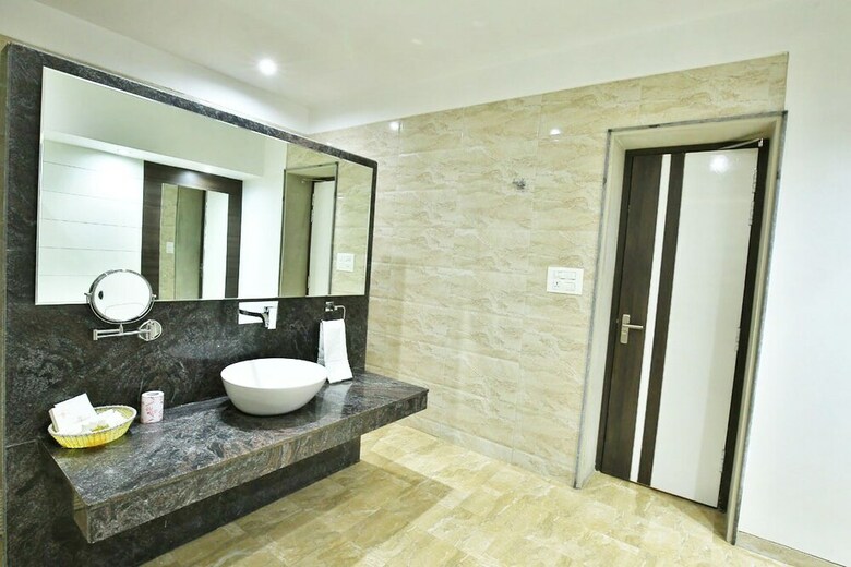 Jhansi Hotel