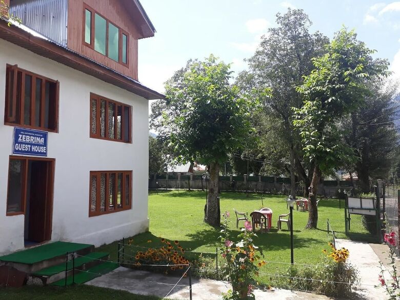 Hotel Zebrina Guest House