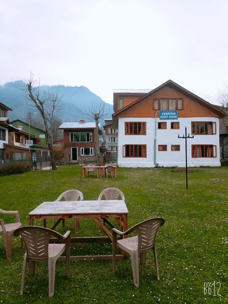 Hotel Zebrina Guest House
