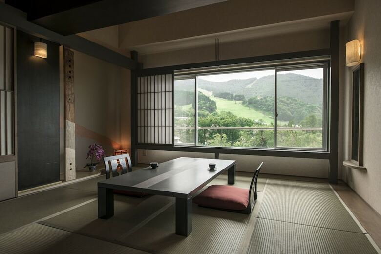 Hotel Lucent Takamiya