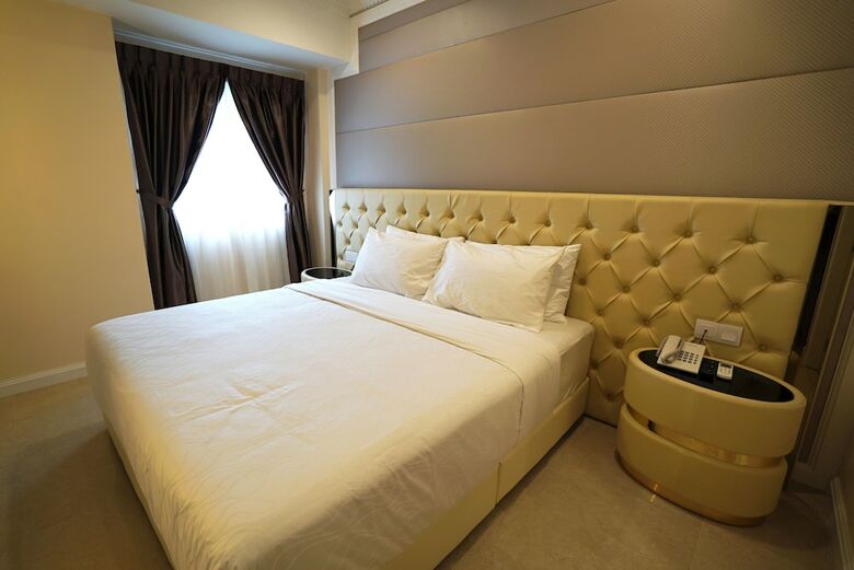 Ritzton Hotel