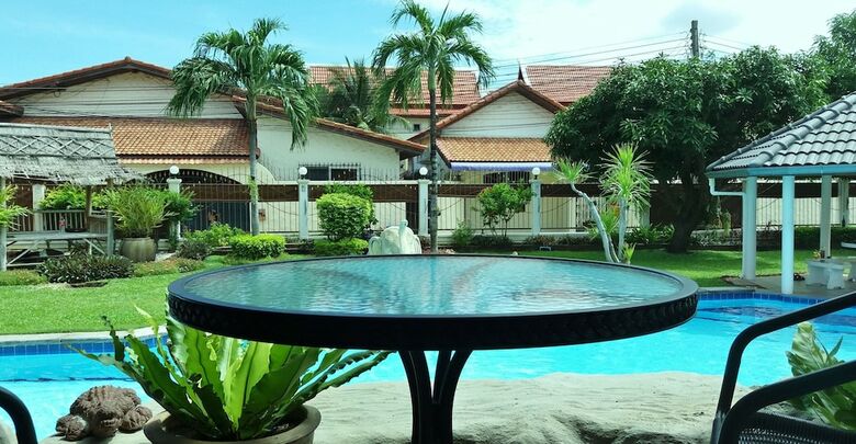 Baan Laksee Pool Villa